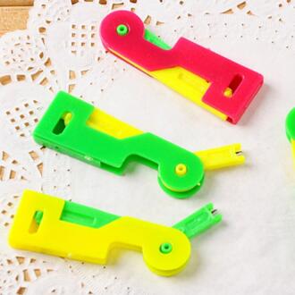 Naaldinrijger Hand Machine Naaien Automatische Draad Apparaat Voor Ouderen Gids Naald Diy Thuis Naaien Accessoires Draadsnijgereedschap willekeurig kleur