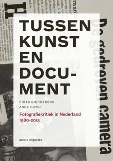 nai010 uitgevers/publishers Tussen kunst en document - Boek Frits Gierstberg (9462081395)