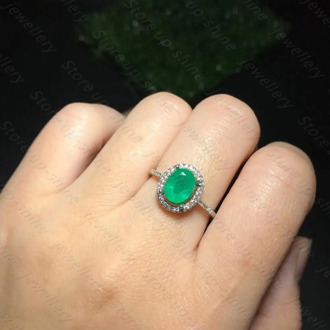 Natural emerald ring 925 silver ladies ring luxurious atmosphere dignified and elegant