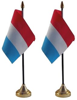 Nederland tafelvlaggetjes - 2x stuks - 10 x 15 cm - met gouden standaard - H27 cm - versiering