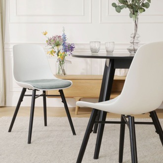Nena-Liv eetkamerstoel wit met zacht groen zitkussen - zwart houten onderstel