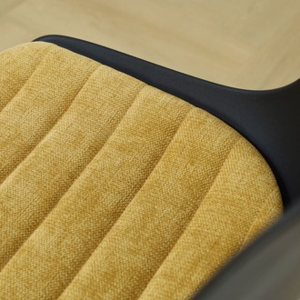 Nena-Liv eetkamerstoel zwart met warm oker zitkussen - houten onderstel