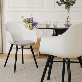 Nena-Liz eetkamerstoel wit met lichtgrijs zitkussen - zwart houten onderstel