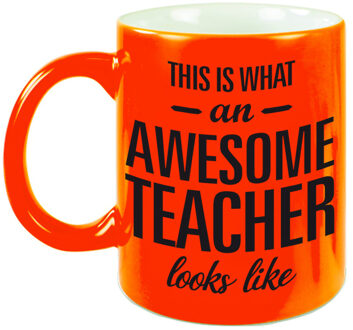 Neon oranje awesome teacher cadeau mok / beker voor leraar 330 ml - feest mokken