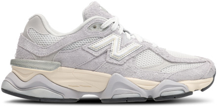 New Balance 9060 Sneakers Dames - Bruin - Maat 38 - Suède Brown