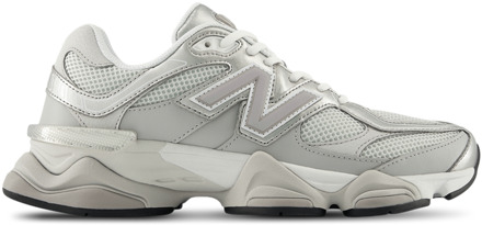New Balance 9060 Sneakers Dames - Grijs - Maat 36 - Leer Grey