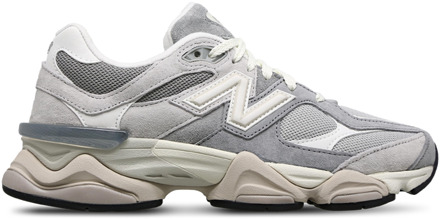New Balance 9060 Sneakers Dames - Grijs - Maat 39.5 - Suède Grey