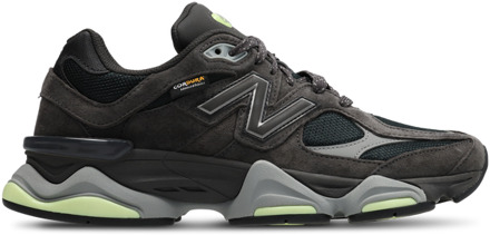 New Balance 9060 Sneakers Heren - Zwart - Maat 44.5 - Suède Black