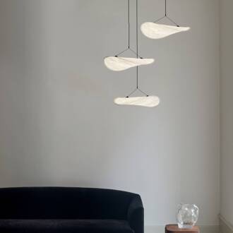 New Works LED hanglamp Tense, wit, Ø 152 cm, 3-lamps wit. zwart