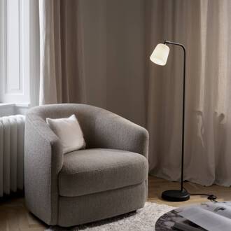 New Works vloerlamp Materiaal, opaalwit, glas, hoogte 125 cm wit opaal, zwart