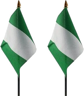 Nigeria - 2x - mini vlaggetje van 10 x 15 cm op stokje - Landen vlag - H27 cm