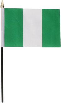 Nigeria - mini vlaggetje van 10 x 15 cm op stokje - Landen vlag - H27 cm