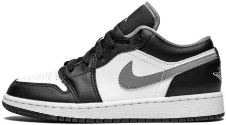 Nike Air jordan 1 low black medium grey 2021 (gs) - maat 37,5 Zwart