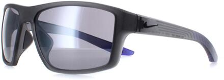 Nike Brazen Fury Mi DC3294 021 mat donkergrijs zilvergrijs spiegel zonnebril - maat