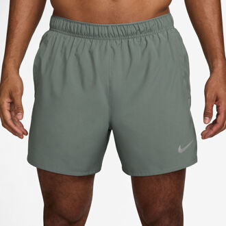 Nike Challenger 5in Hardloopshorts Heren salie