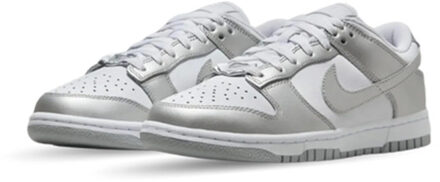 Nike Dunk low metallic silver (w) - maat 38 Zilver