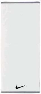 Nike Fundamental Handdoek 60x120cm groen - nosize