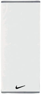 Nike Fundamental Handdoek 60x120cm groen - nosize
