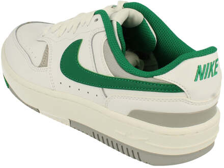 Nike Gamma Force Witte Sneakers - maat EU 38.5 / UK 5.5