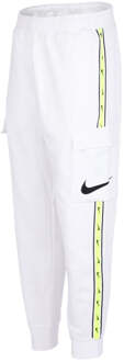 Nike getapete benen witte joggingbroek