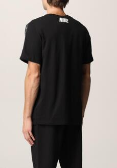 Nike Sportswear Repeat T-shirt Club in zwart - maat