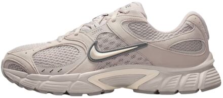 Nike V5 RNR Sneakers Dames 37.5 Bruin