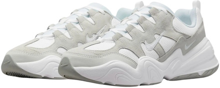 Nike Witte Lage Sneaker met Swoosh-logo Nike , White , Heren - 43 Eu,44 Eu,44 1/2 Eu,39 Eu,42 1/2 Eu,41 Eu,38 1/2 Eu,46 Eu,42 Eu,40 Eu,45 EU