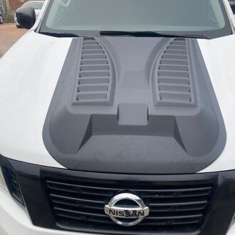 Nissan Oneway Motorkapluchtinlaat (Scoop) passend voor Nissan Navara NP300 (D23) 2014-2021 - Versie 3 OWBS06012