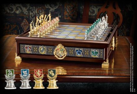 Noble Collection Harry Potter - Hogwarts Houses Quidditch Chess