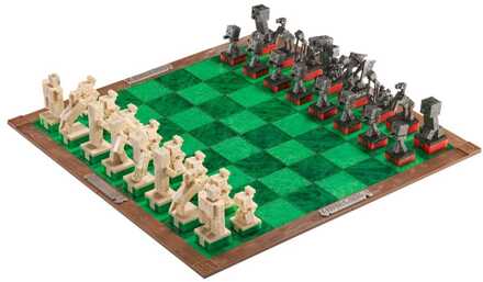 Noble Collection Minecraft Chess Set: Overworld Heroes vs. Hostile Mobs Bordspel