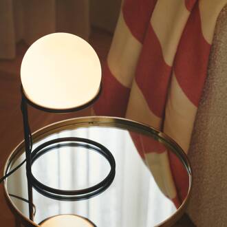 Nordlux Wilson tafellamp, metaal, zwart, glazen bolkap zwart, wit