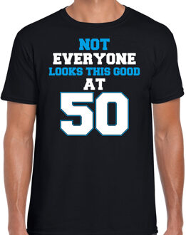 Not everyone looks this good at 50 cadeau t-shirt zwart voor heren - 50 jaar verjaardag kado shirt / outfit / Abraham S