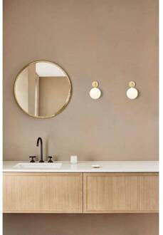 Nuura wandlamp Apiales vast bedraad 22 cm, messing/opaal messing, opaal