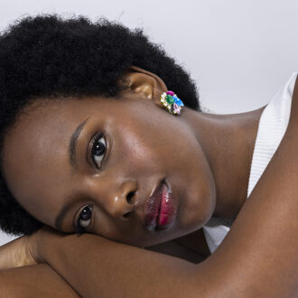 Nyuva oorbellen afgewerkt in 18k geel goud Blauw - One Size