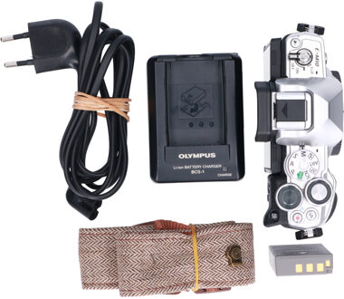 Olympus Tweedehands Olympus E-M10 Mark IV Zilver Body CM3134