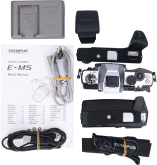 Olympus Tweedehands Olympus E-M5 body zilver CM4093