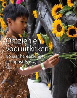 Omzien en vooruitkijken -  Ricci Schelfwacht (ISBN: 9789460229398)