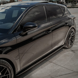 Oneway Set Sideskirts Seat Leon IV HB/ST FR & Cupra Leon HB/ST 2020- - Glanzend zwart OWSS10021