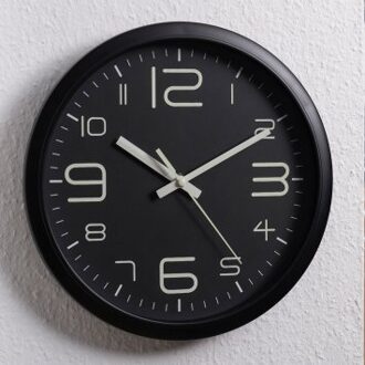 Oplichtende en geluidloze wandklok