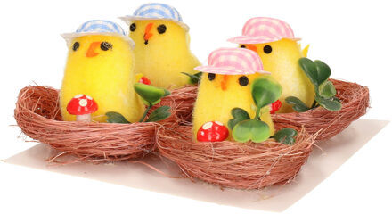 Othmar decorations 4x stuks paaskuikens in mand - met geruit petje - 4 cm