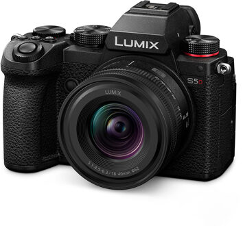 Panasonic Lumix S5D + 18-40mm f/4.5-6.3
