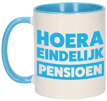 Pensioen mok / beker blauw Hoera eindelijk met pensioen 300 ml - feest mokken