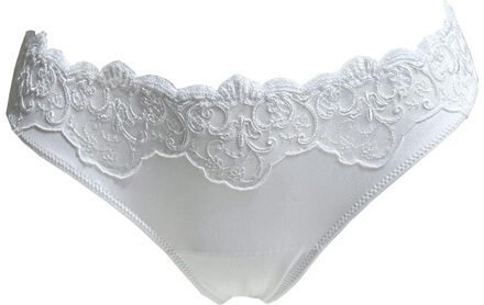 Petit Versailles String wit 1570