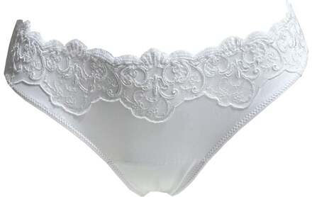 Petit Versailles String wit 1570