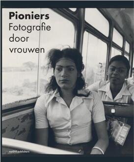 Pioniers - Fotografie door vrouwen -  Ellen Dosse, Elwin Hendrikse, Saskia Asser (ISBN: 9789462088474)