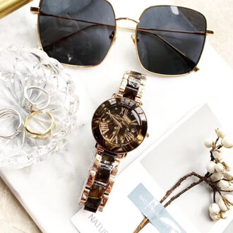 Populaire Diverse Bloemen Hars Armband Horloges voor Vrouwen Populaire Zomer Mode Horloge Quartz Waterdicht polshorloge Kalender koffie