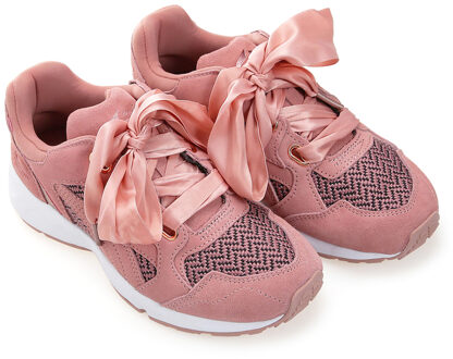 PUMA Prevail Heart MU Vrouw Roze Trainers - EU 36.5 / UK 3.5