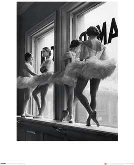 Pyramid Kunstdruk Time Life - Ballerinas in Window 60x80cm Divers - 60x80 cm