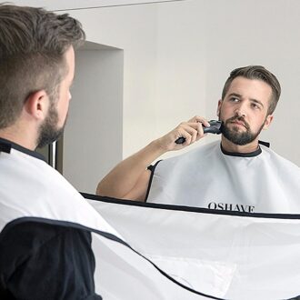 QSHAVE Baard en Snor Catcher Schort Cape Bib voor scheren met Zuignappen Hechten aan Spiegel voor Bebaarde Wit 130cm * 82cm