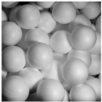 Rayher hobby materialen 30x stuks hobby/DIY piepschuim ballen/bollen 5 cm - Kerstballen maken - Knutselen basis materialen